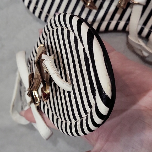 VENUS Black and White Striped Anchor Sandals - Picture 12 of 13